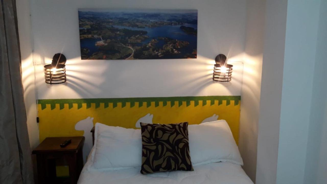 Hostel-Affordable Rooms With Private Bathroom San Juan Guatapé Екстериор снимка
